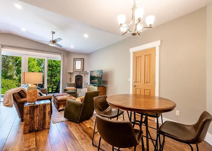 Elegant Creekside Golf Retreat Clubhouse And Pool *