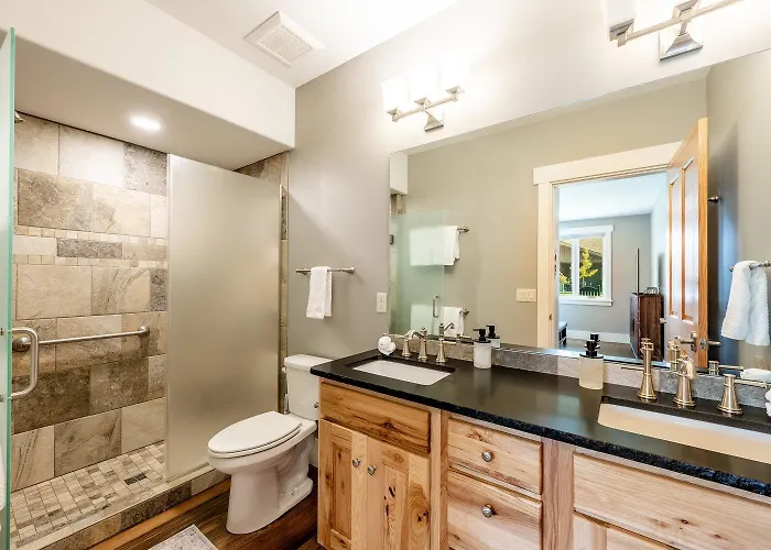 Elegant Creekside Golf Retreat Clubhouse And Pool Big Horn