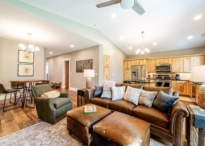 Elegant Creekside Golf Retreat Clubhouse And Pool *