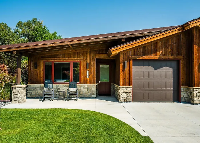 Elegant Creekside Golf Retreat Clubhouse And Pool
