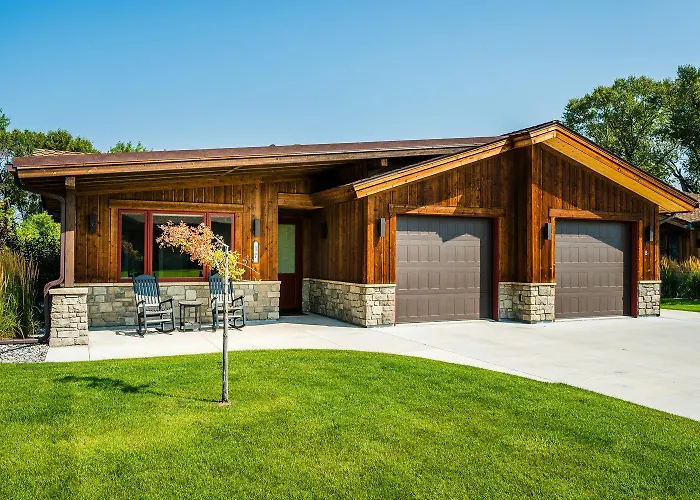 Elegant Creekside Golf Retreat Clubhouse And Pool