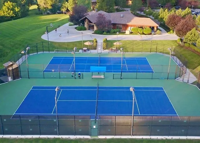 Elegant Creekside Golf Retreat Clubhouse And Pool *